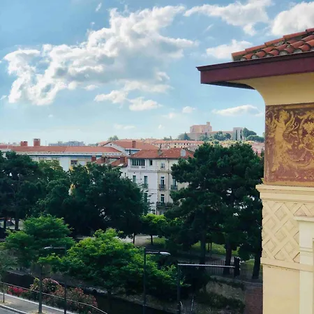 Fantastic In 4 Bedroom Center 5 Min Walk